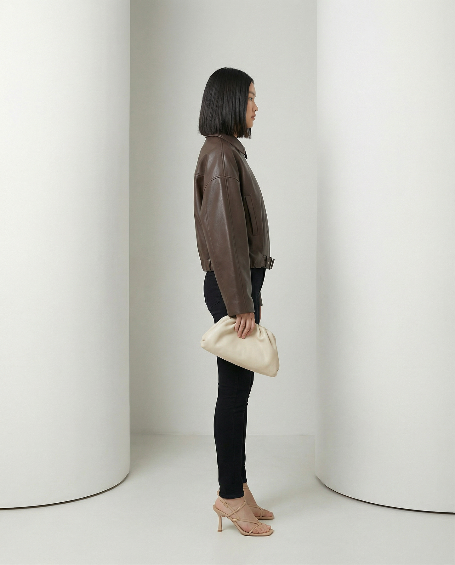 Ivy cropped jacket in brown leather seen from the side, dropped shoulder and belted hem