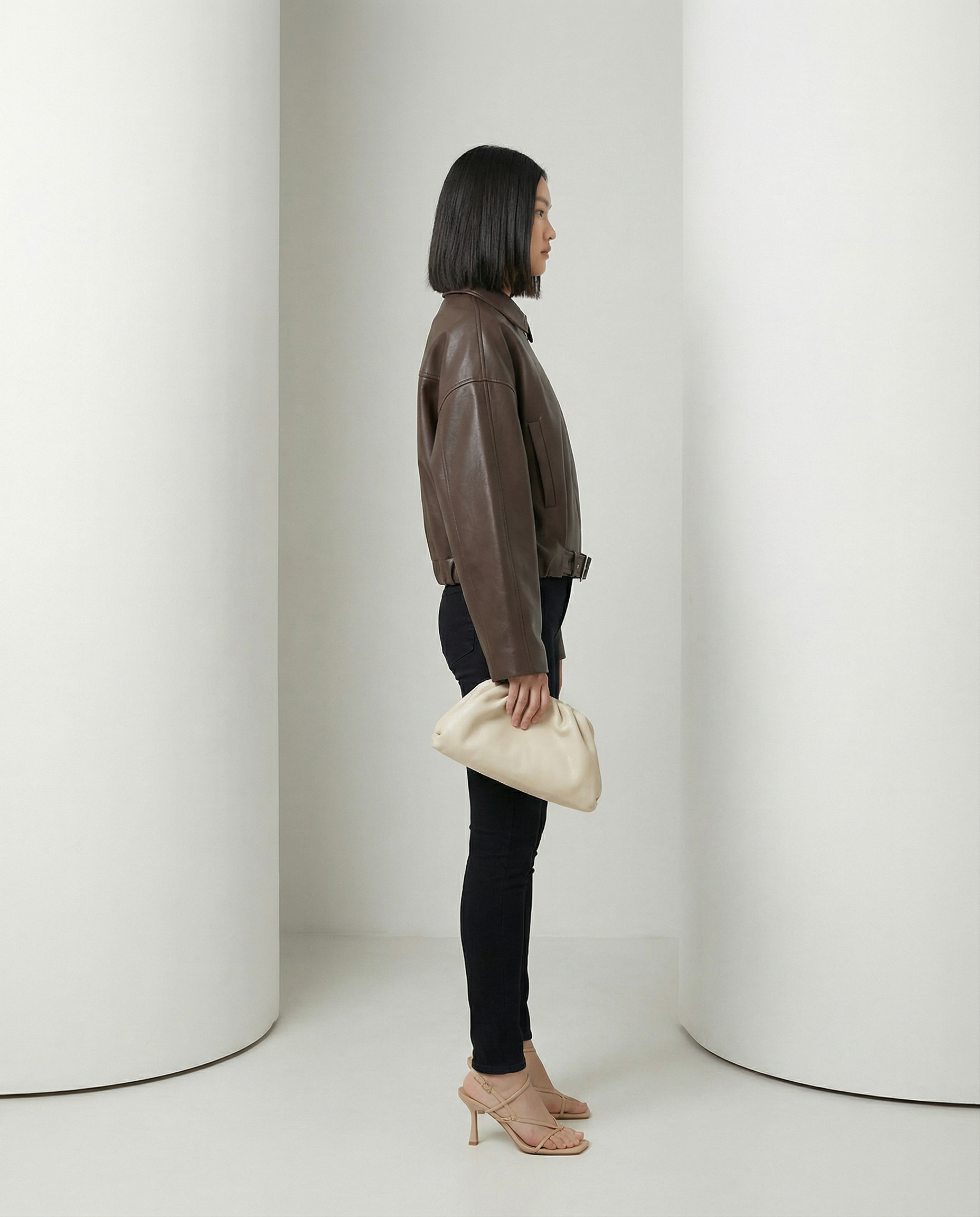 Ivy cropped jacket in brown leather seen from the side, dropped shoulder and belted hem